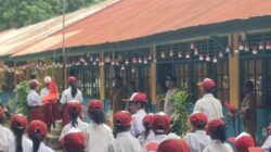 Tanamkan Disiplin Sejak Dini, Kapolsek Wolowaru Jadi Irup dan Beri Pelatihan kepada Siswa SD Katolik Wololele 