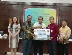 Angelius Wake Kako Fasilitasi Bantuan 3.000 Dosis Semen Beku untuk Tingkatkan Populasi Sapi di NTT