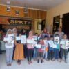 Polsek Ende Tanamkan Budaya Membaca Sejak Dini, Ajak Anak-anak Dekat dengan Buku dan Polisi