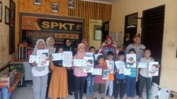 Polsek Ende Tanamkan Budaya Membaca Sejak Dini, Ajak Anak-anak Dekat dengan Buku dan Polisi