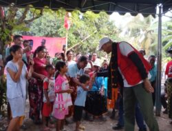 Ganjar Pranowo Kunjungi Warga Terdampak Gempa di Dhawe, Bawa Bantuan dan Tim Medis