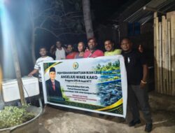 Dorong Usaha Produktif Warga, AWK Salurkan 1.500 Ekor Lele di Pantai Besar